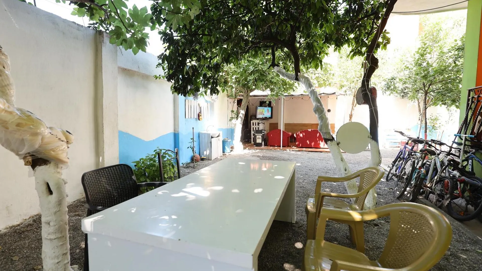 Hostel Osho Tirana 0*,