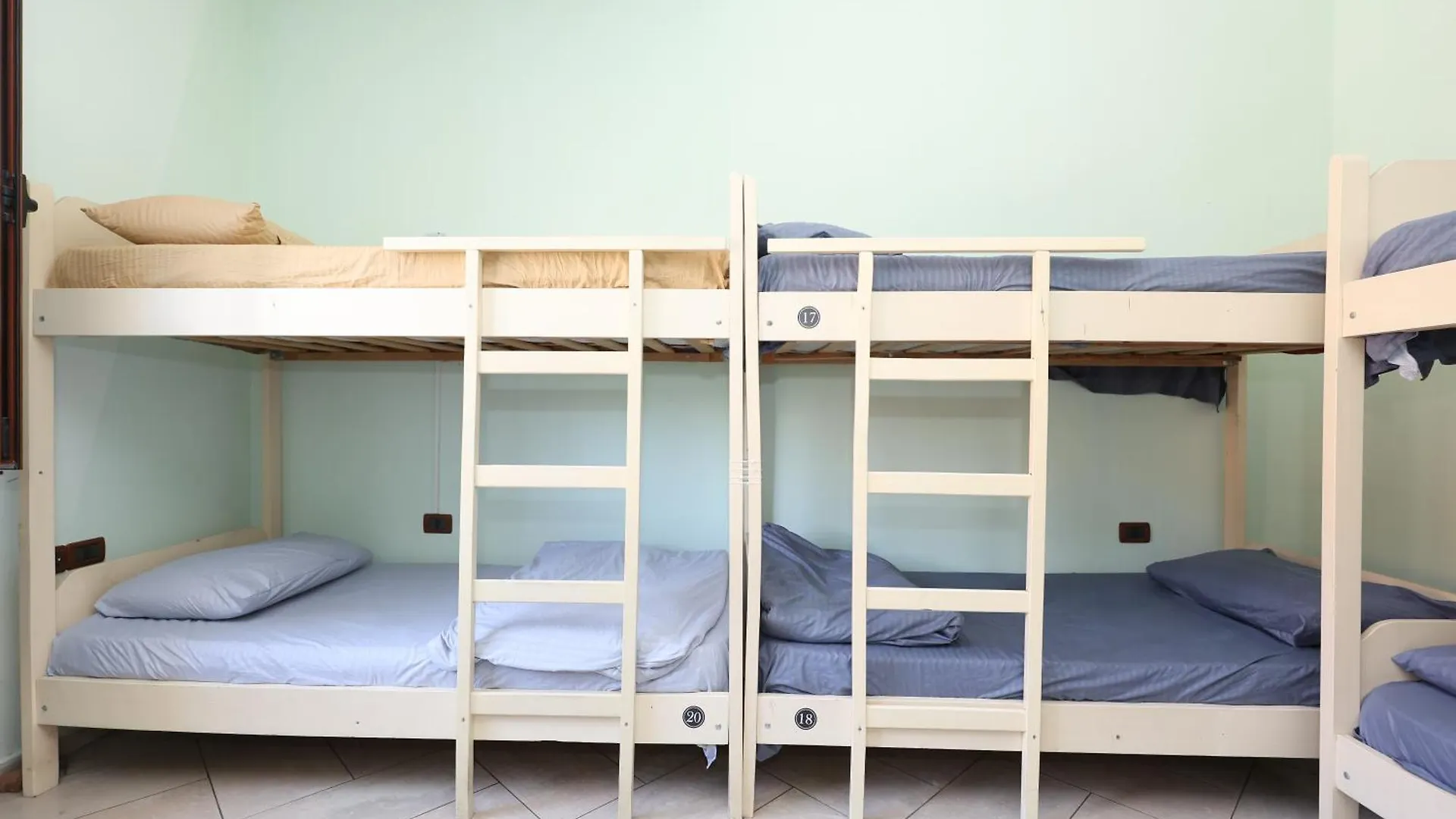 Hostel Osho Tirana 0*,  Albania