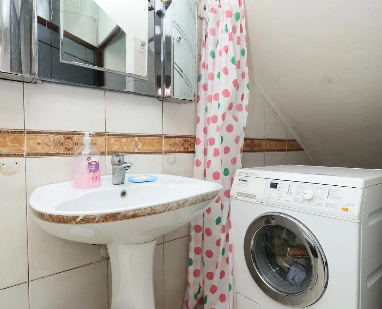 Hostel Osho Tirana
