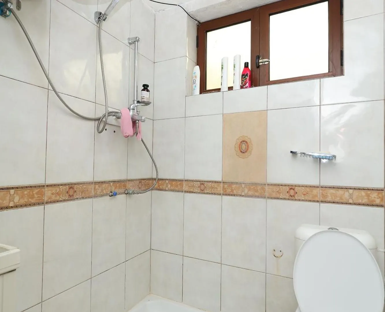 Hostel Osho Tirana 0*,  Albania