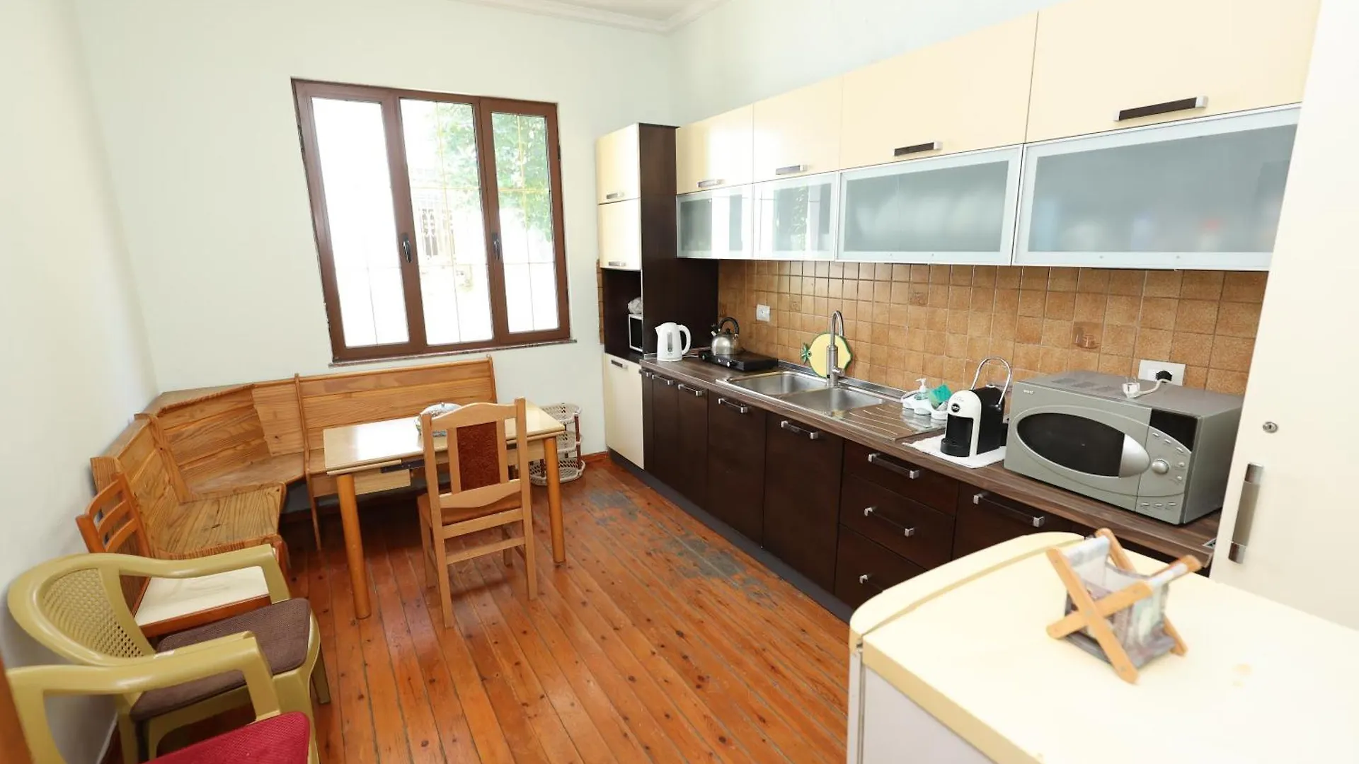 Hostel Osho Tirana 0*,